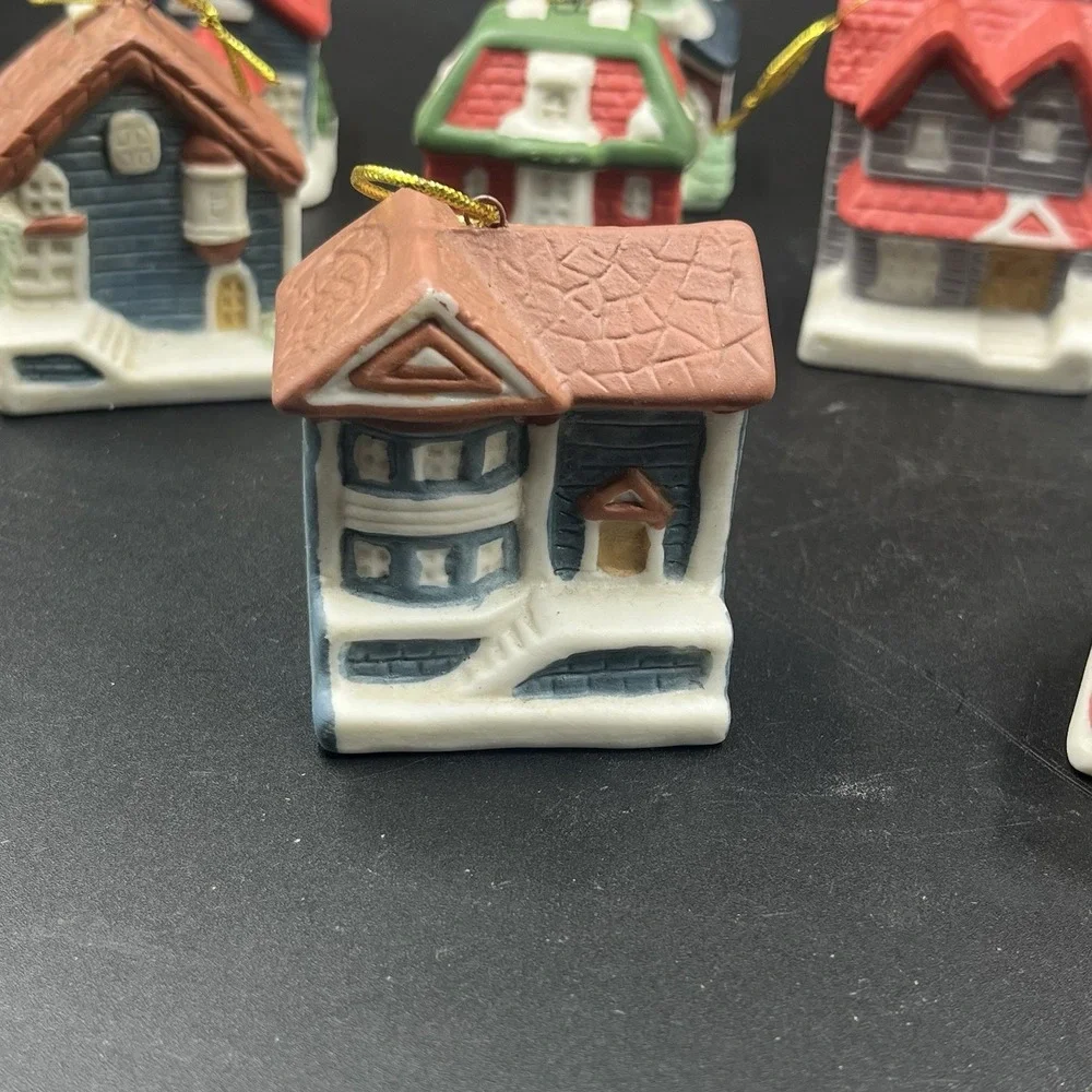 12 pc‎ Vtg 1992 Winter Town Village Set Of Ceramic Christmas Ornaments 2.5